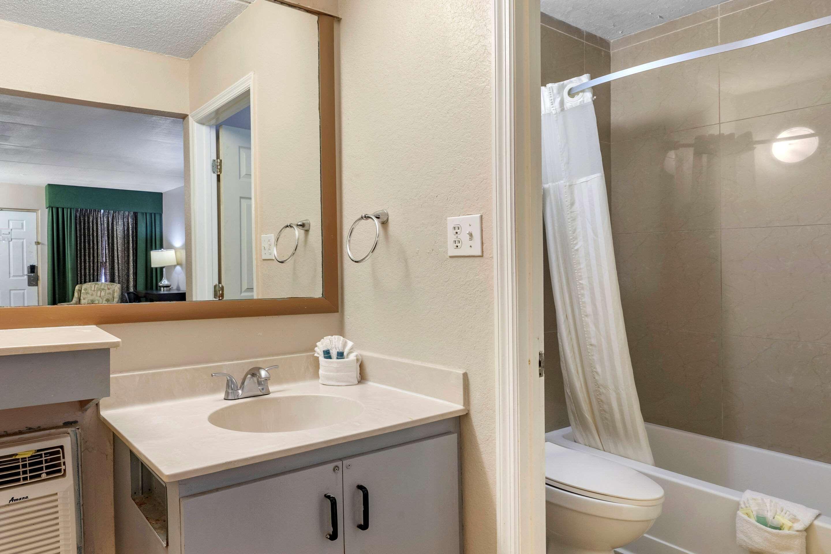 Rodeway Inn Clearwater-Dunedin Eksteriør bilde